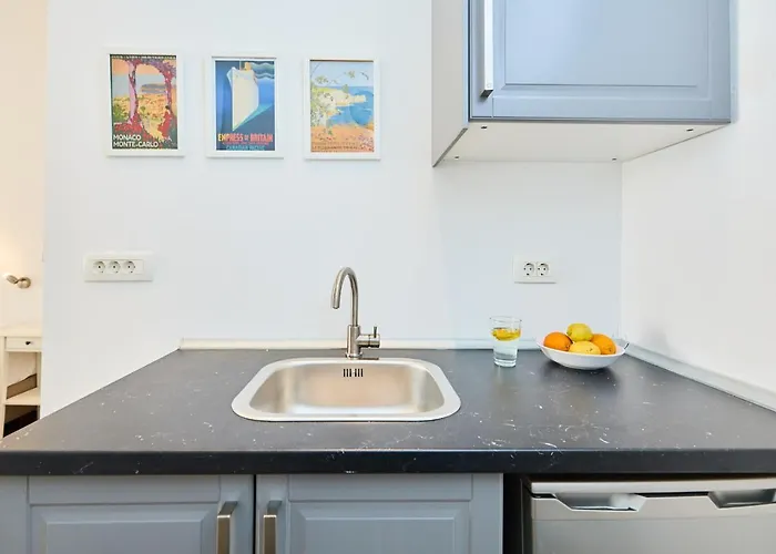 Eddie Apartment *